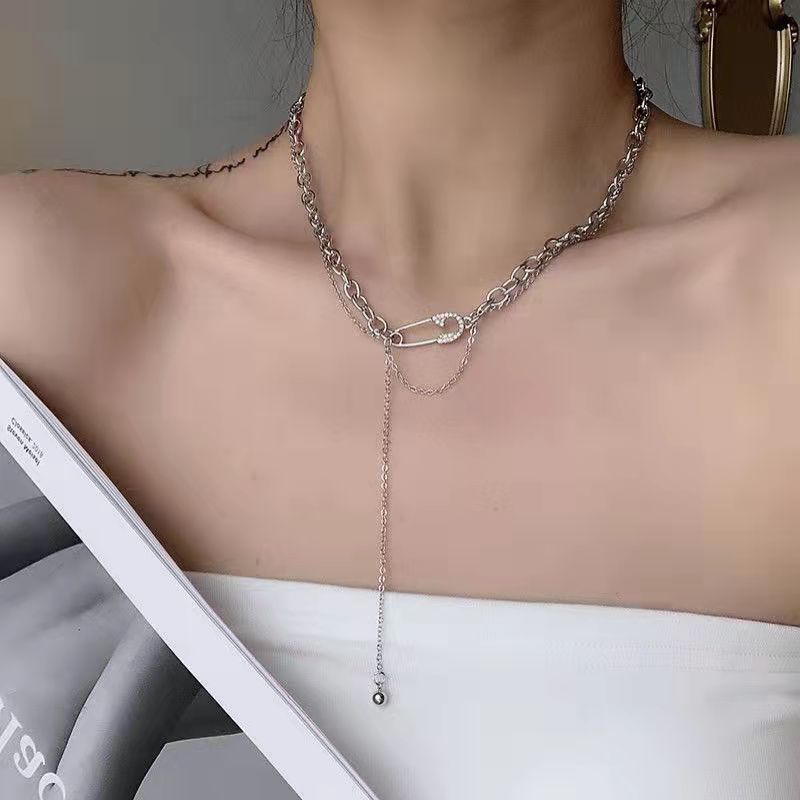 Gothic Chain Choker Necklace with Pin Pendant