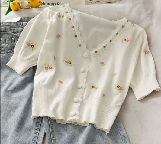 Vintage-inspired Floral Embroidery Knit Crop Cardigan
