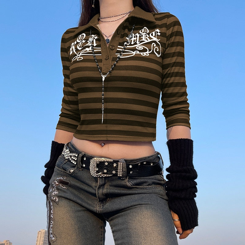 Gothic-inspired Graphic Print Skinny Pullovers Tee for an Alternative Look
